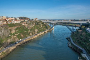 Maria Pia Köprüsü ve Sao Joao Köprüsü ile Douro Nehri - Porto, Portekiz