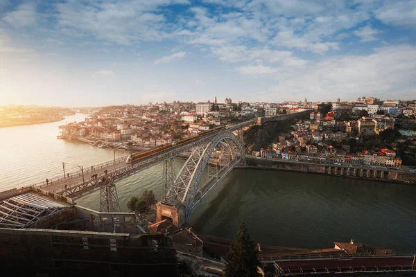 Most Dom Luis Pociągiem City Skyline Douro River Porto Portugalia — Zdjęcie stockowe