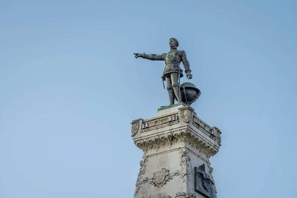 Памятник Генриху Штурману Площади Энрике Порту Португалия — стоковое фото