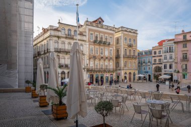 Coimbra, Portekiz - 11 Şubat 2020: 8 de Maio Meydanı - Coimbra, Portekiz