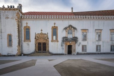 Saint Michaels Şapeli (Capela de Sao Miguel) Coimbra Üniversitesi Avlusu Cephesi - Coimbra, Portekiz