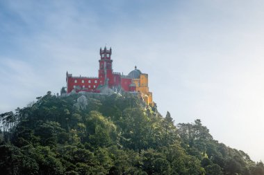 Sintra, Portekiz - 21 Şubat 2020: Pena Palace - Sintra, Portekiz