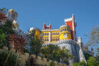 Sintra, Portekiz - 21 Şubat 2020: Pena Palace - Sintra, Portekiz
