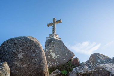Sintra, Portekiz - 21 Şubat 2020: Pena Palace 'da Yüksek Haç - Sintra, Portekiz