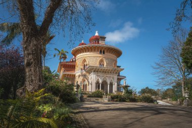 Sintra, Portekiz - 26 Şubat 2020: Monserrate Sarayı - Sintra, Portekiz