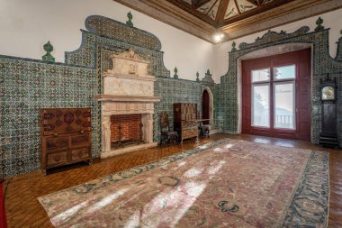 Sintra, Portekiz - 20 Şubat 2020: Sintra Ulusal Sarayı 'nda Saksağan Odası (Camara das Pegas)