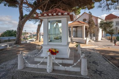 Lizbon, Portekiz - 27 Şubat 2020: Nossa Senhora do Monte Chapel - Lizbon, Portekiz