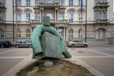 Brno, Çek Cumhuriyeti - 6 Ekim 2019: Moravian Meydanı 'nda Adalet Heykeli - Brno, Çek Cumhuriyeti