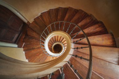 Kutna Hora, Çek Cumhuriyeti - Sep 27, 2019: Sedlec Katedrali İçişleri 'ndeki Spiral Merdiven - Kutna Hora, Çek Cumhuriyeti