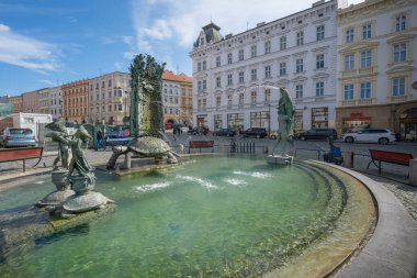 Olomouc, Çek Cumhuriyeti - 7 Ekim 2019: Yukarı Meydan 'daki Arion Çeşmesi - Olomouc, Çek Cumhuriyeti