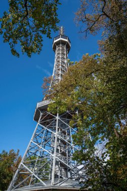 Petrin Tepesi 'ndeki Petrin Kulesi - Prag, Çek Cumhuriyeti