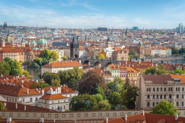 Charles Bridge ve Stare Mesto ile Prag 'ın havadan görünüşü - Prag, Çek Cumhuriyeti
