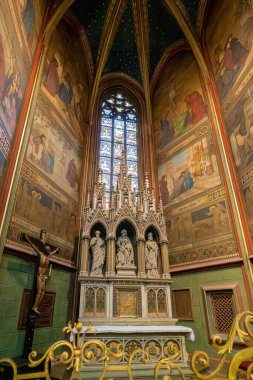 Prag, Çek Cumhuriyeti - 30 Ekim 2019: Prag Şatosu 'ndaki St. Vitus Katedrali' nde Aziz Anne Kilisesi