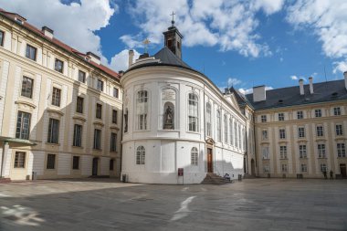 Prag, Çek Cumhuriyeti - 26 Şubat 2019: Prag Şatosu 'ndaki Kutsal Haç Şapeli - Prag, Çek Cumhuriyeti