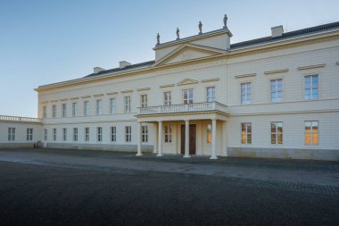 Hannover, Almanya - 16 Ocak 2020: Herrenhausen Sarayı - Hanover, Aşağı Saksonya, Almanya
