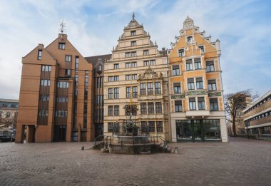 Holzmarkt Square with fountain and Leibnizhaus building - Hanover, Lower Saxony, Germany