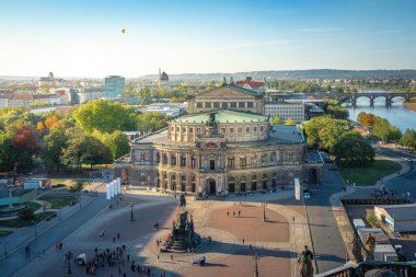 Theaterplatz ve Semperoper Opera Binası - Dresden, Saksonya, Almanya