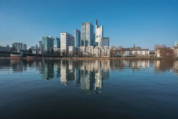 Frankfurter Skyline Mit Main Spiegelung Frankfurt Deutschland — Stockfoto