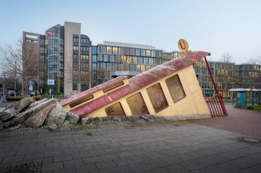 Frankfurt, Almanya - 24 Ocak 2020: Bockenheimer Warte metro istasyonu girişi - Frankfurt, Almanya