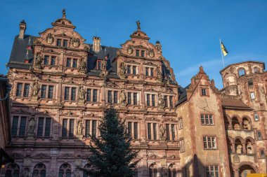 Heidelberg, Almanya - 19 Aralık 2019: Friedrich Wing (Friedrichsbau) Heidelberg Şatosu - Almanya