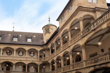 Stuttgart, Almanya - 18 Aralık 2019: Eski Şato (Altes Schloss) Avlusu - Landesmuseum Wurttemberg Müzesi - Stuttgart, Almanya