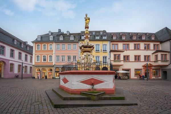 Saint Peter Fountain Pethirbrunnen Hauptmarkt Square Trier Germany — 스톡 사진