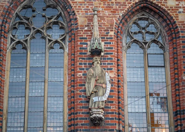 Eski Şehir Binası Cephesi Nde Heykel Gösterileri Bremen Almanya — Stok fotoğraf