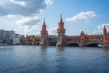 Oberbaum Köprüsü (Oberbaşemucke) - Berlin, Almanya