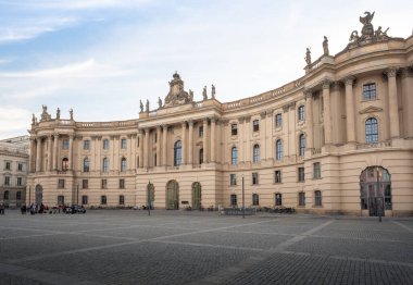 Eski Kraliyet Kütüphanesi - Bebelplatz Meydanında Humboldt Üniversitesi Hukuk Fakültesi - Berlin, Almanya