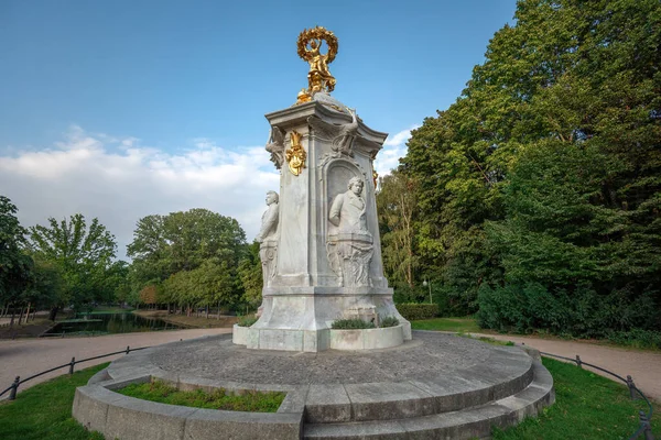 Памятник Бетховену Гайдну Моцарту Парке Тиффани Берлин Германия — стоковое фото