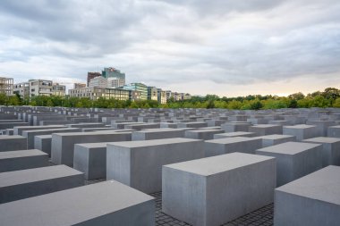Berlin, Almanya - 11 Eylül 2019: Öldürülen Avrupa Yahudileri Anıtı - Berlin, Almanya