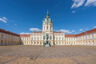 Berlin, Almanya - 6 Haziran 2019: Charlottenburg Sarayı - Berlin, Almanya