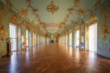 Berlin, Almanya - 6 Şubat 2019 Charlottenburg Sarayı İçişleri Altın Galerisi - Berlin, Almanya