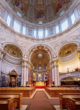 Berlin, Almanya - 16 Eylül 2019: Berlin Katedrali İçişleri - Berlin, Almanya