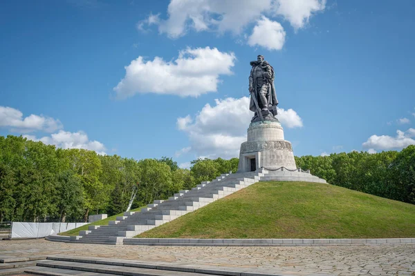 Berlin Germany Sep 2019 Soviet War Memorial Soldier Statue Treptower — Stock Photo, Image