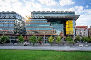 Berlin, Almanya - Sep 5, 2019: Potsdamer Platz 'daki Modern Linkstrasse Binaları - Berlin, Almanya