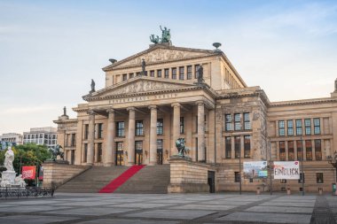 Berlin, Almanya - 11 Eylül 2019: Berlin Jandarma Meydanı Konser Salonu - Berlin, Almanya