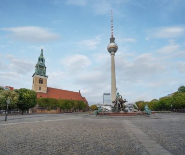 TV Kulesi (Fernsehturm), Neptün Çeşmesi ve St. Mary Kilisesi - Berlin, Almanya