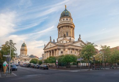 Jandarma Meydanı 'nda Fransız ve Alman Katedralleri - Berlin, Almanya