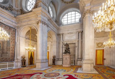 Madrid, İspanya - Madrid İçişleri Kraliyet Sarayı 'ndaki Sütun Salonu (Salon de Columnas) - Madrid, İspanya