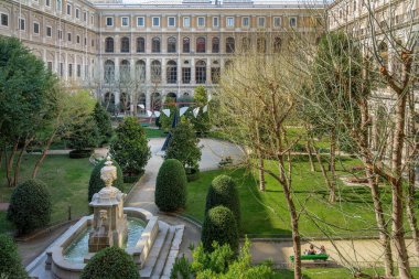 Madrid, İspanya - 9 Mart 2019: Reina Sofia Müzesi (Müze Nacional Centro de Arte Reina Sofia) - Madrid, İspanya