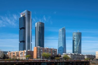 Madrid, İspanya - 12 Mart 2019 Cuatro Torres İş Dünyası Modern Gökdelenler - Madrid, İspanya