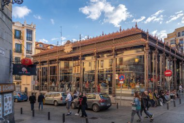 Madrid, İspanya - 24 Mart 2019: San Miguel Pazarı (Mercado de San Miguel) - Madrid, İspanya