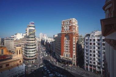 Madrid, İspanya - 25 Mart 2019: Edificio Capitol (veya Carrion) ve Palacio de la Prensa Binaları ile Gran Via Caddesi 'nin Havadan Görünümü - Madrid, İspanya