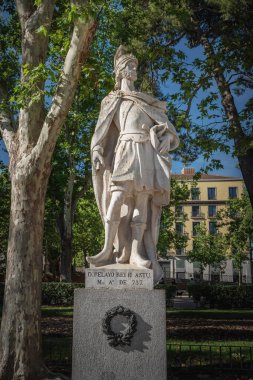 Madrid, İspanya - 19 Haziran 2019 Asturias Kralı Pelagius 'un (Don Pelayo) Plaza de Oriente Meydanı - Madrid, İspanya