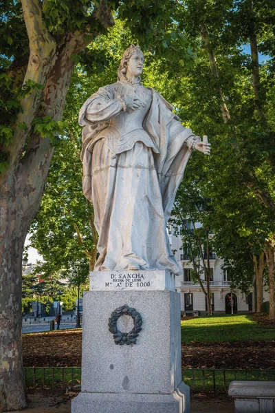 Мадрид Испания Июня 2019 Года Статуя Королевы Санчи Леонской Площади — стоковое фото