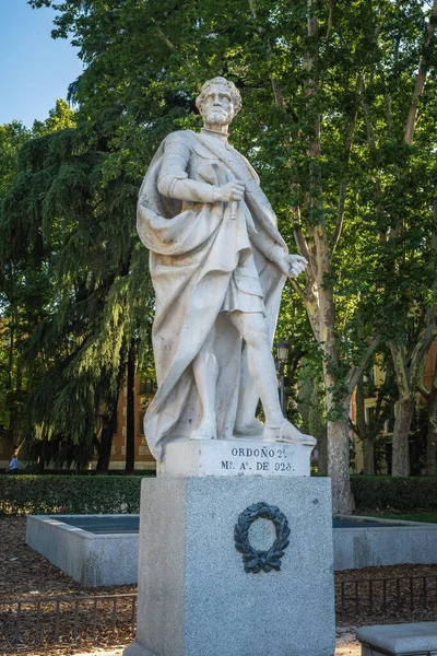 Madryt Hiszpania Czerwca 2019 Posąg Króla Ordono Leona Placu Plaza — Zdjęcie stockowe