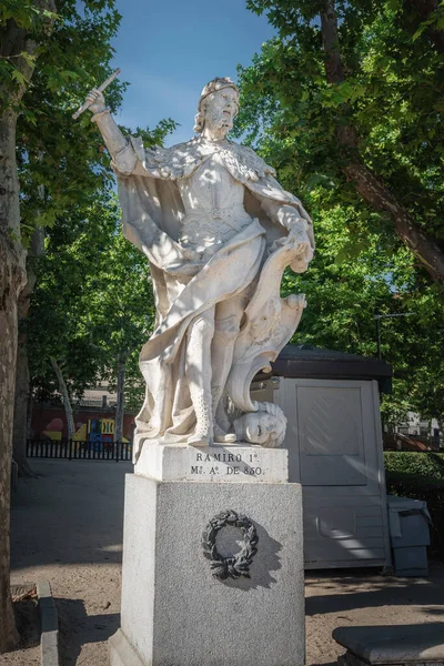 Madrid España Junio 2019 Estatua Del Rey Ramiro Asturias Plaza —  Fotos de Stock