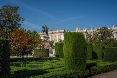 Plaza de Oriente Meydanı, 4. Philip Anıtı (Felipe) - Madrid, İspanya