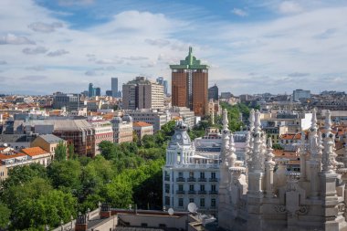 Madrid şehir merkezinin hava manzarası Paseo de Recoletos ve Colon - Madrid, İspanya